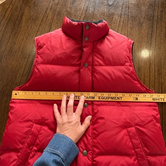 Roots men's red duck down & feather filled zip and snap closure vest size M - Picture 15 of 16